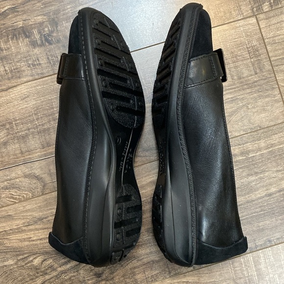 Hotter Trust Black suede and leather flat with buckle decoration size 9 Wide - Picture 3 of 6